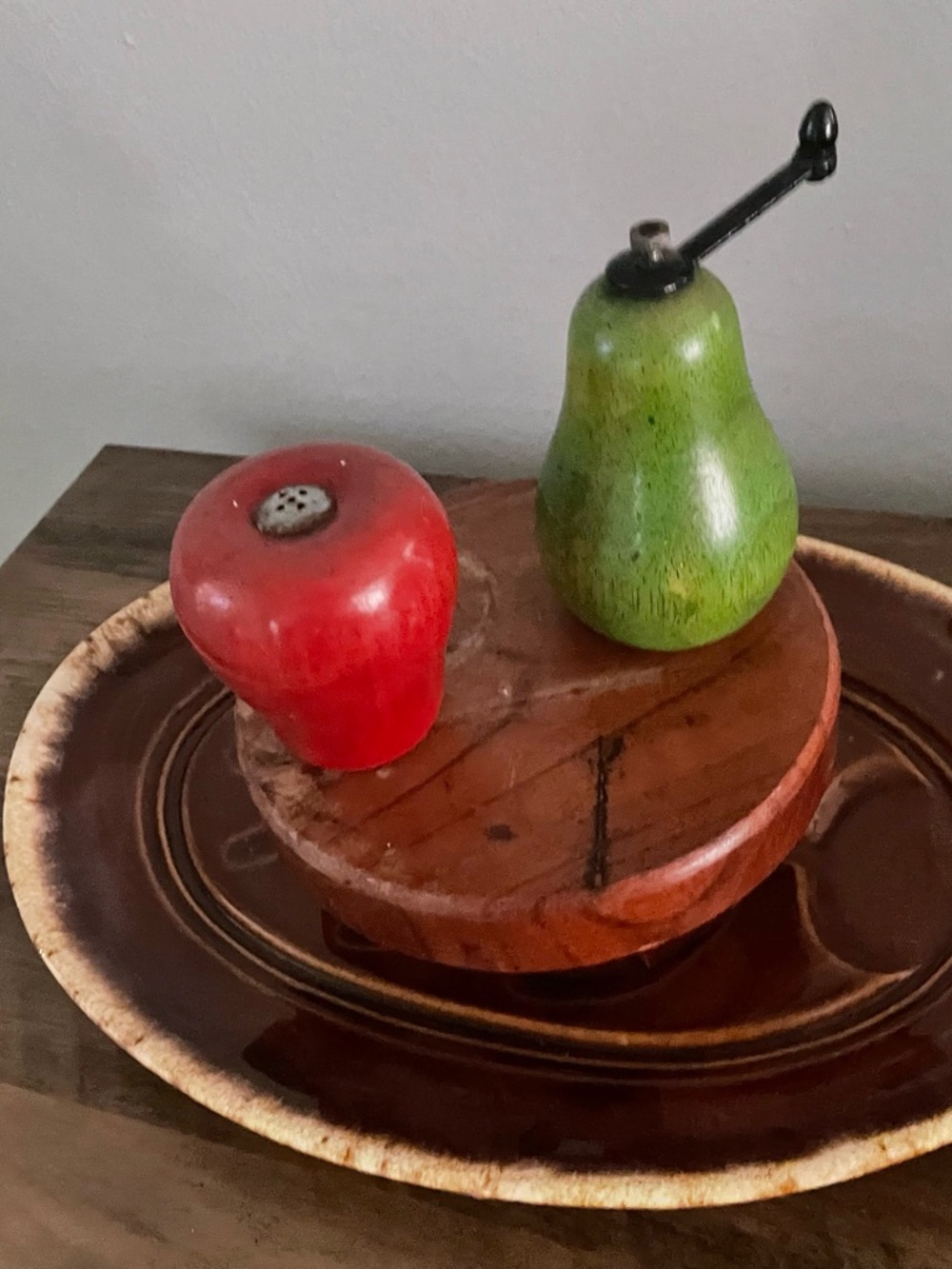 Salt & Pepper Shakers Set - Red Apple and Green Pear